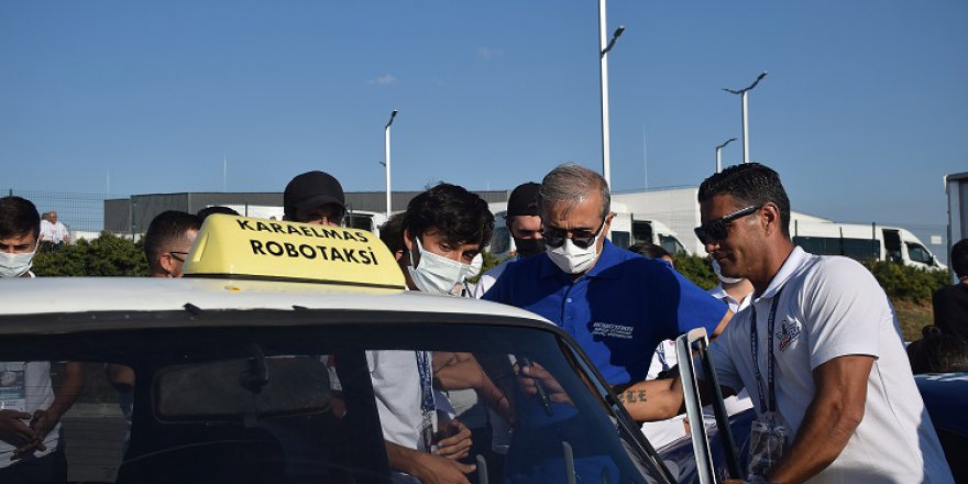 Demir, TEKNOFEST'teki otonom araçları inceledi