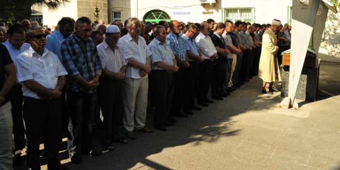 Orhan Özçelik ebediyete uğurlandı