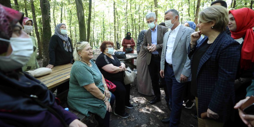 Başkan Büyükakın, çınarlarla sohbette buluştu