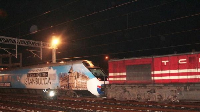 Hızlı tren ikinci kez yolda kaldı