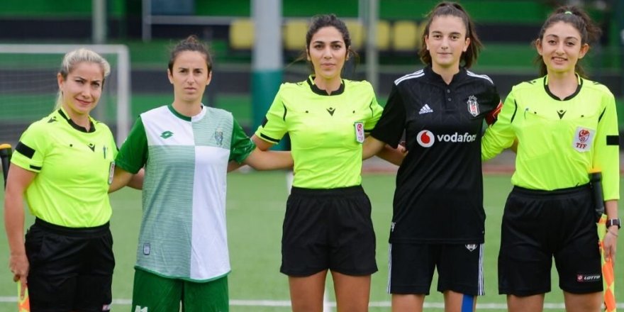 Bizim kızlardan kusursuz yönetim