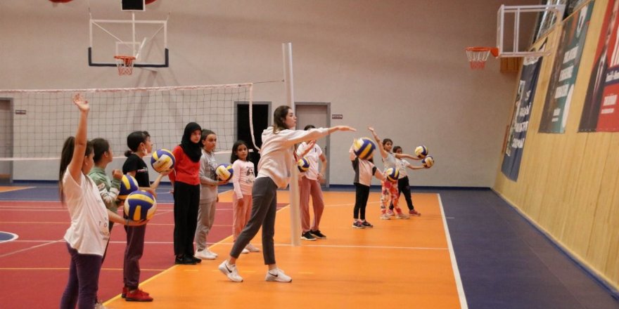 Voleybolda çalışmalar sürüyor