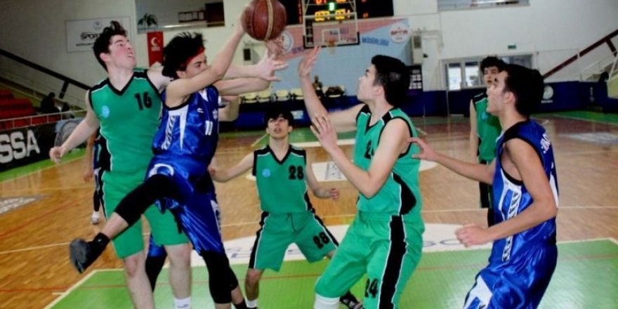 Gençler 2 yıl sonra parkede