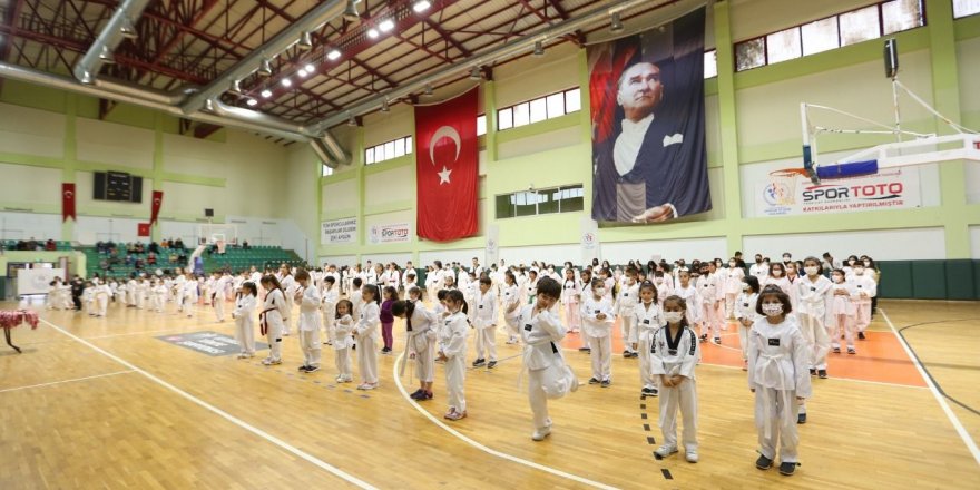 Derince’de tekvando şöleni