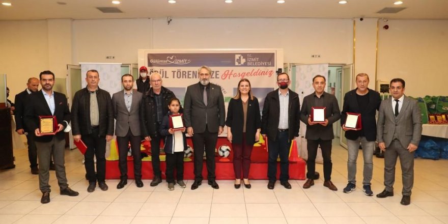 İzmit Belediyesi’nden görkemli kupa gecesi!