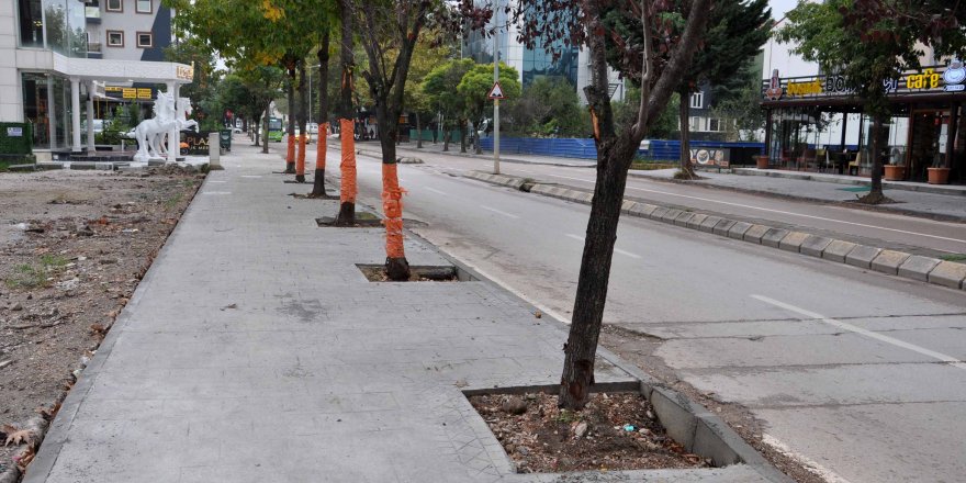 Bulvarın baskı beton kaldırımları yapıldı