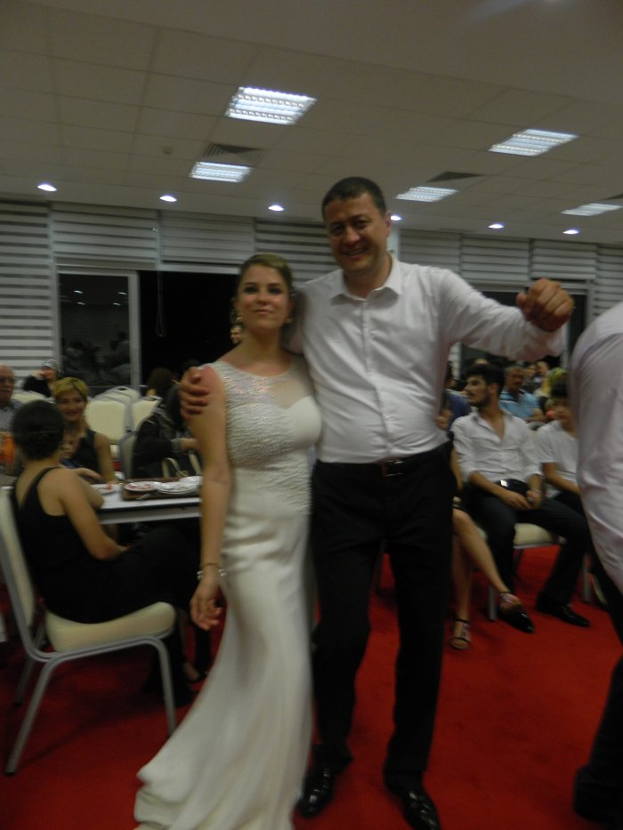 Muhteşem düğünü yağmur bile kesmedi