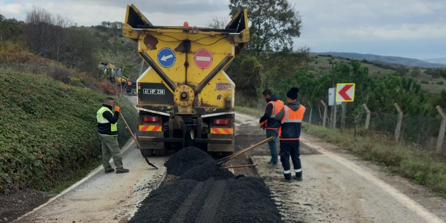 Akçaova’da asfaltlama çalışmaları devam ediyor