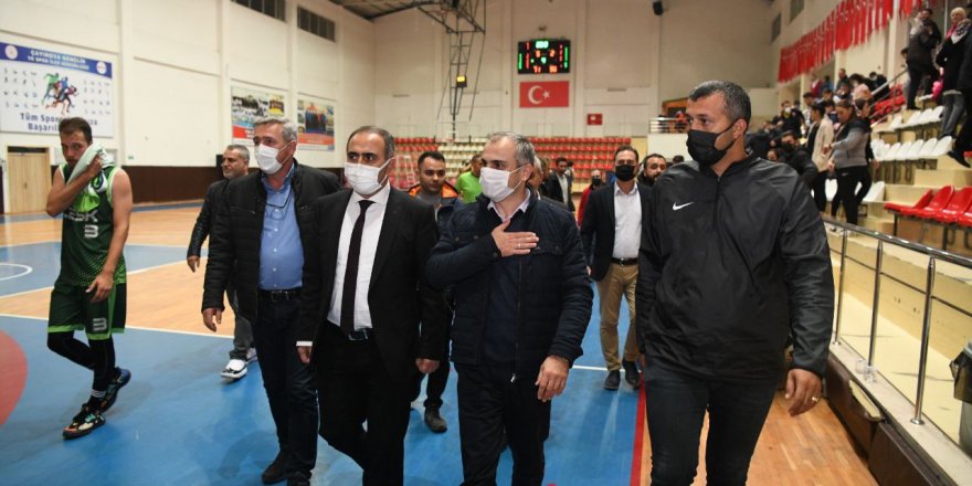 ÇESK Basketbol Takımı ilk maçına çıktı