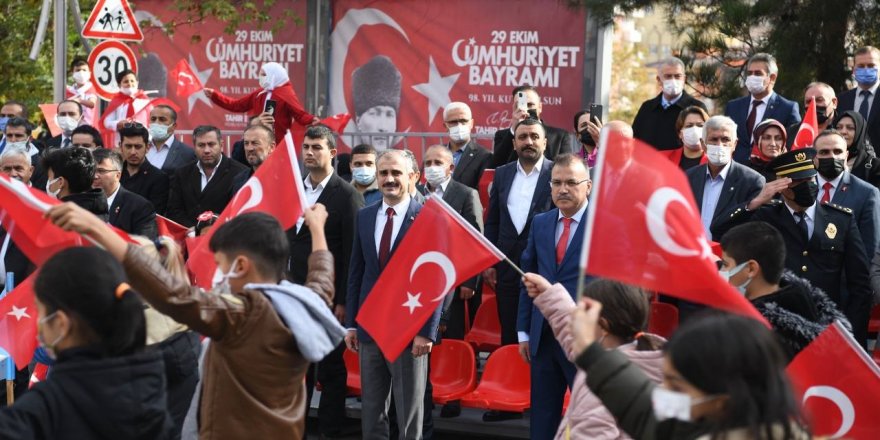 Çayırova’da Cumhuriyet coşkuyla kutlandı