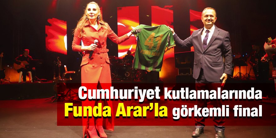 Cumhuriyet kutlamalarında Funda Arar’la görkemli final