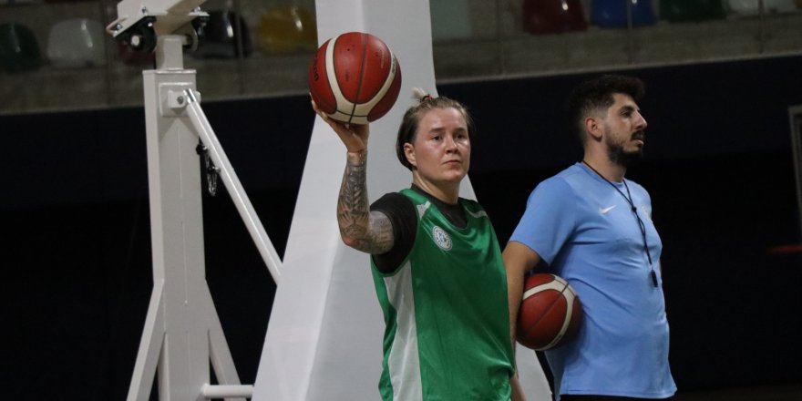 UMF Yapı İzmit Belediyespor’un yeni transferleri takıma katıldı