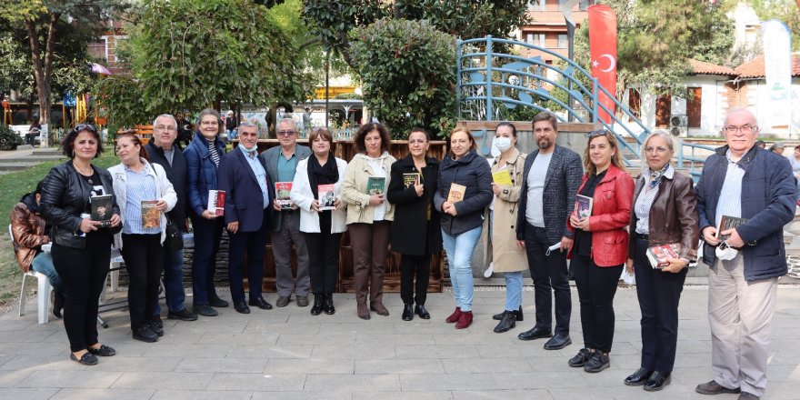 CHP’liler okudukları kitapları gençler için bağışladı