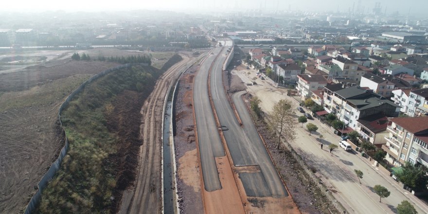 Otoyol geçiş köprüsünde asfalt serimine başlandı