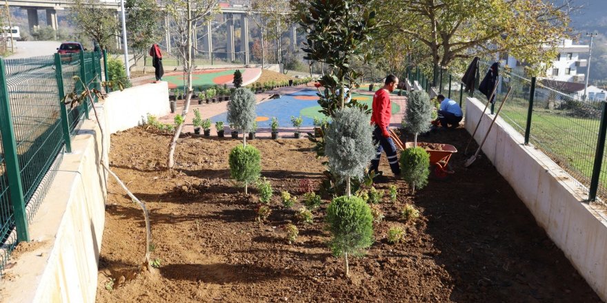 Hatipköy Çocuk Parkı yeşilleniyor