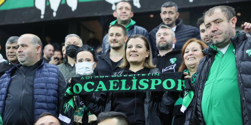 Hürriyet, her zamanki yerinden coşkuyla izledi