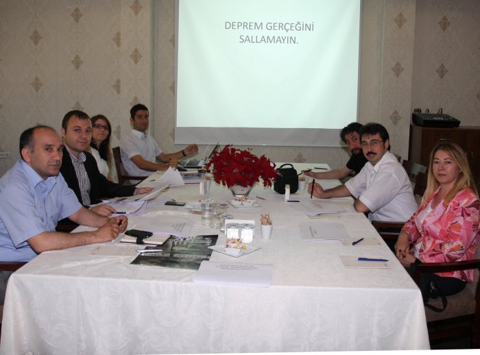 ‘’Deprem sarsar, cehalet yıkar’’