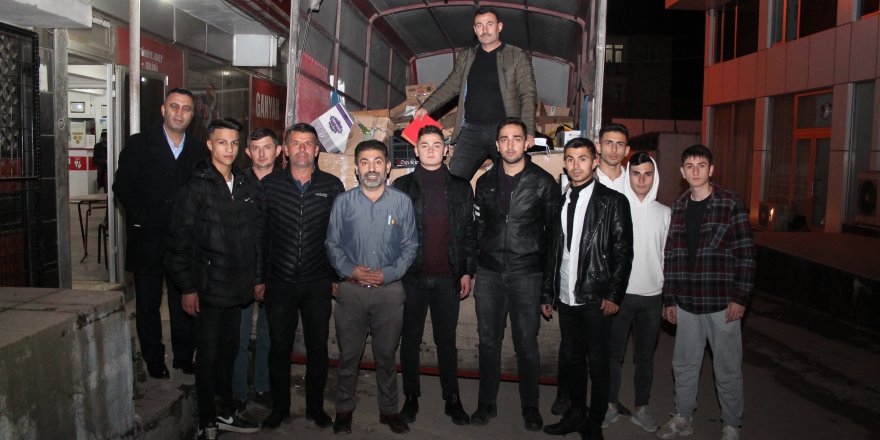 Yozgat’a bir kamyon dolusu kitap gönderdi!