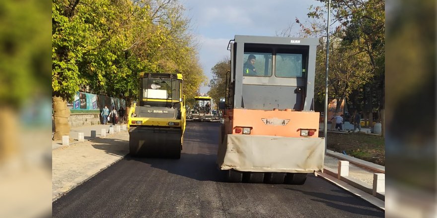 Yürüyüş Yolu Atatürk Caddesi’nde asfalt serimi