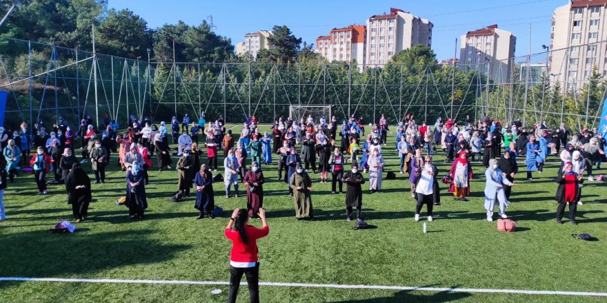 Gebzeli kadınlar açık havada spor yaptı