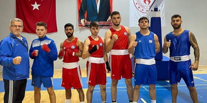 Yumruğu Atatürk için vurdular