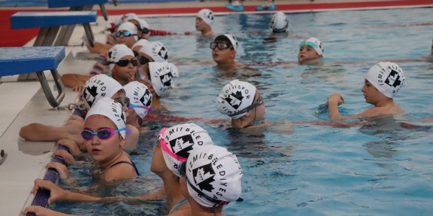 Geleceğin şampiyon kulaçları yetişiyor