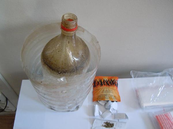 Pet şişe içinde uyuşturucu!