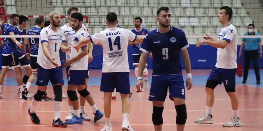 Kağıt voleybol evinde mağlup