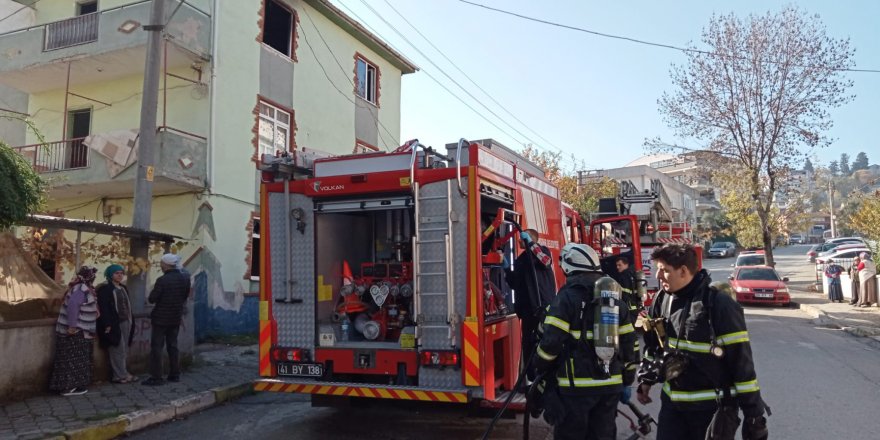 Apartmanda çıkan yangın söndürüldü