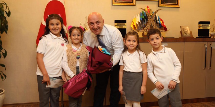 Bıyık proje öğrencilerini makam ve koltuğunda ağırladı