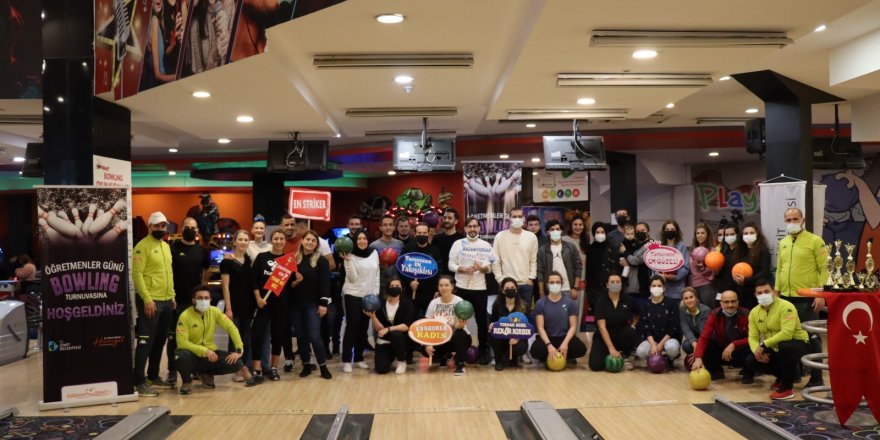 İzmit Belediyesi, öğretmenleri bowlingde buluşturdu