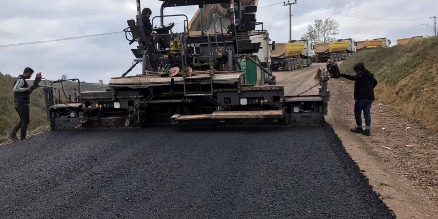 Gökçeören Köyü-Çeribaşı Topallar arası yolda asfaltlama çalışması