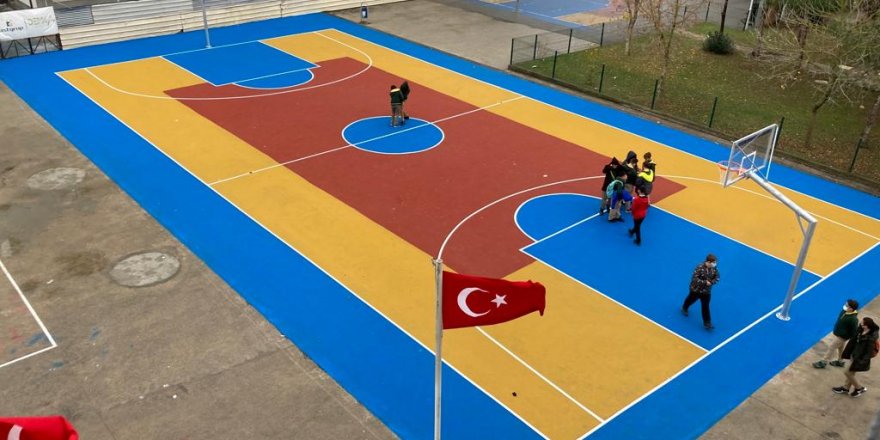 Edebali Ortaokulu'na basketbol ve voleybol sahası