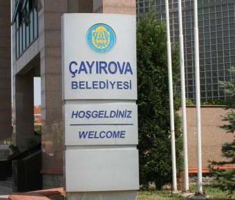 Çayırova’da bayrak indirildi
