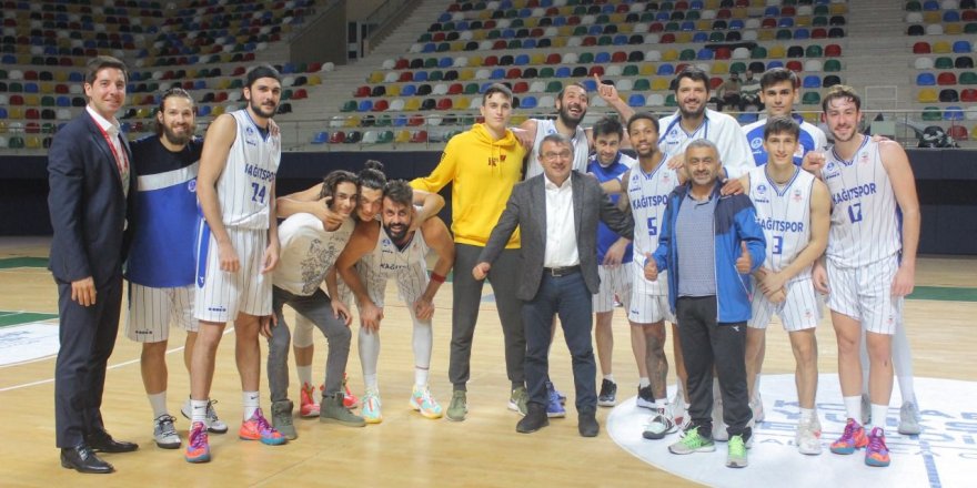 Kağıtspor erkek basket ateşle oynuyor