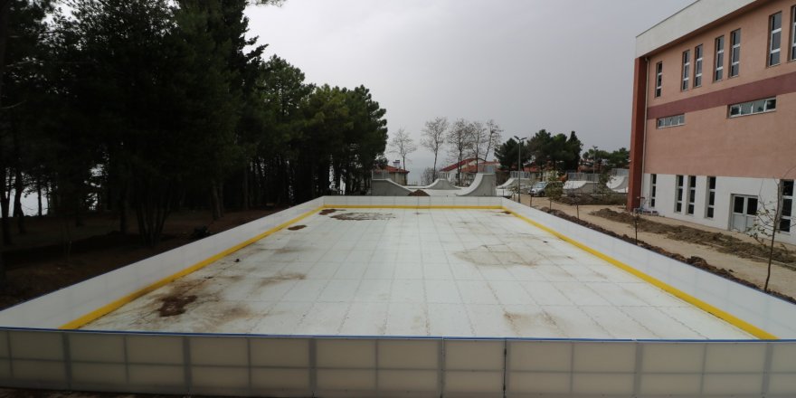 Kocaeli’nin ilk sentetik buz pisti tamamlanıyor