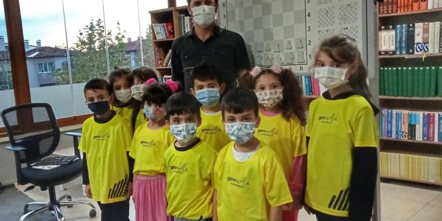 Gençler ‘Şah Mat’ diyor