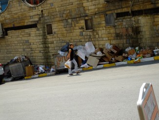 Toplanmayan çöpler tepki topladı