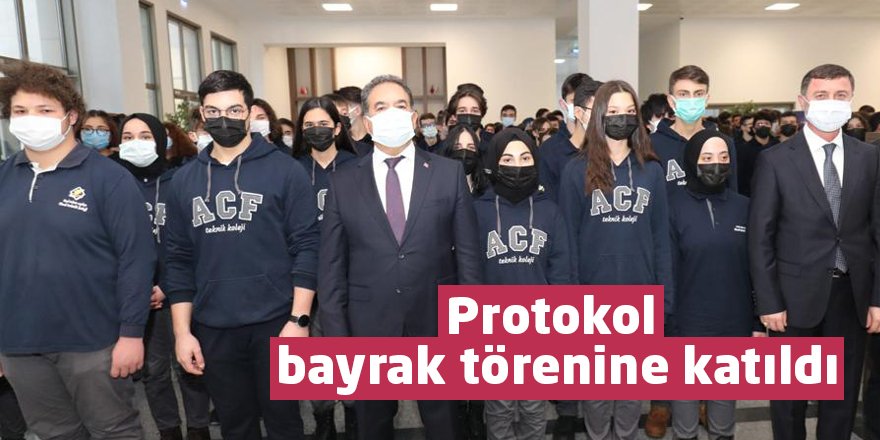 Protokol bayrak törenine katıldı