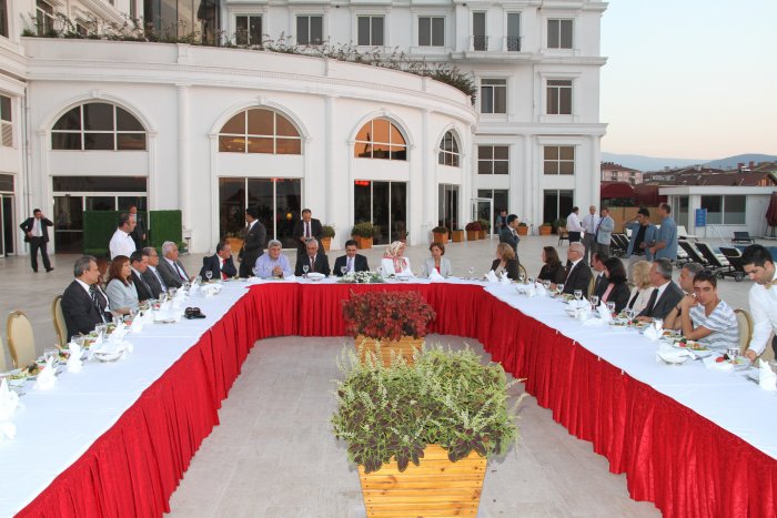 Garnizon komutanına veda yemeği