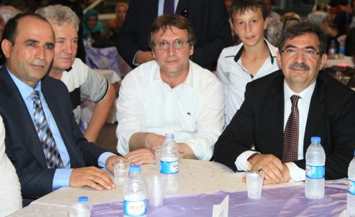 Bakan Güllüce düğünlere katıldı