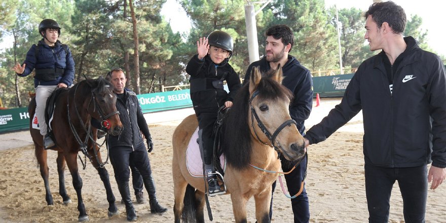 Atlı Terapi Eğitimleri Gebze’ye ödül getirdi