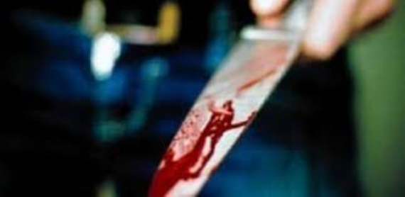 Cinnet geçirip göğsüne bıçağı sapladı!