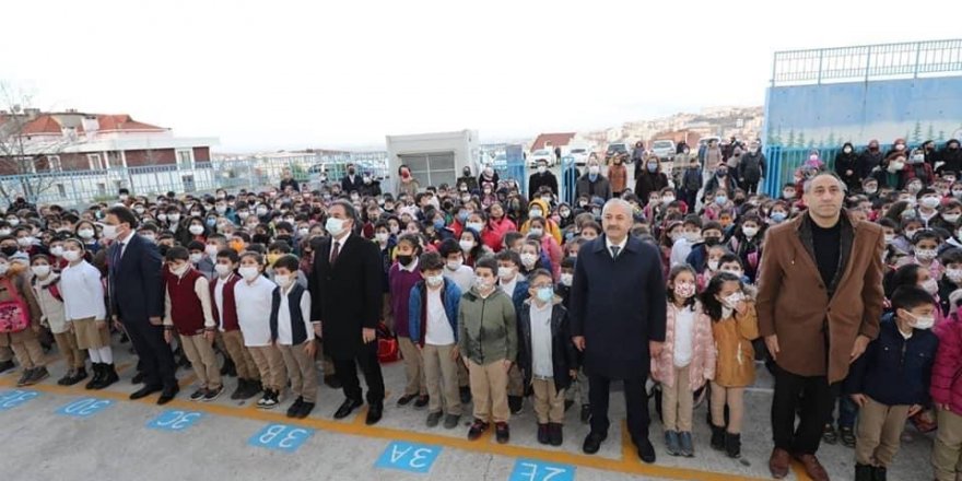 Yeni haftaya okul ziyaretiyle başladılar