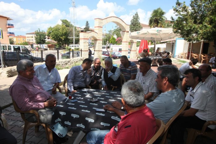 ​ Karaosmanoğlu, esnafla buluştu