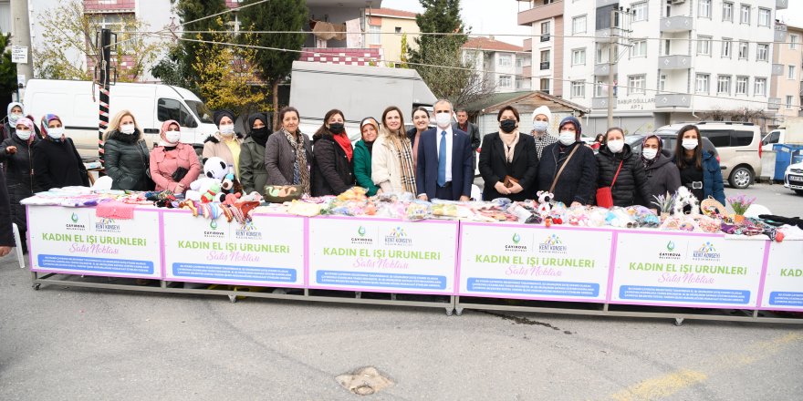 Çayırovalı kadınlara el işi ürünleri satış noktası