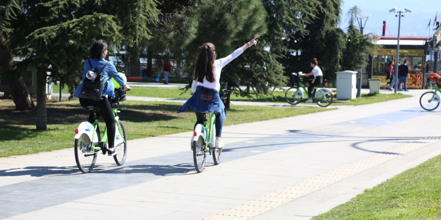 Bir yılda 11 milyon 385 bin 435 dakika