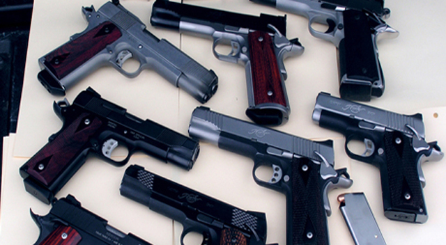 Turşu tenekesinde silah yakalattılar