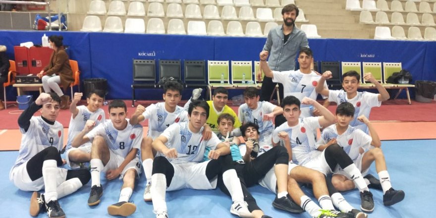 Liseler futsalda finalistler belli oldu