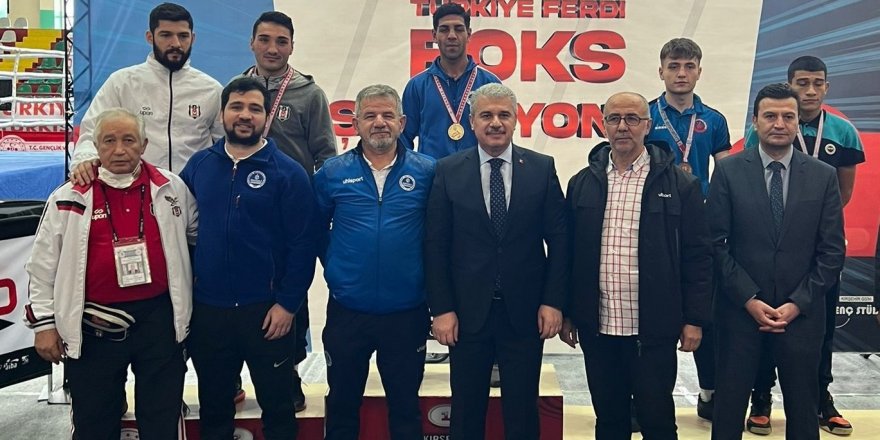 Başarılı eldivenler kürsünün zirvesinde